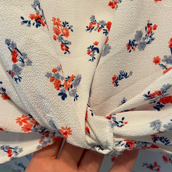 Floral White Top - Picture 4 of 6